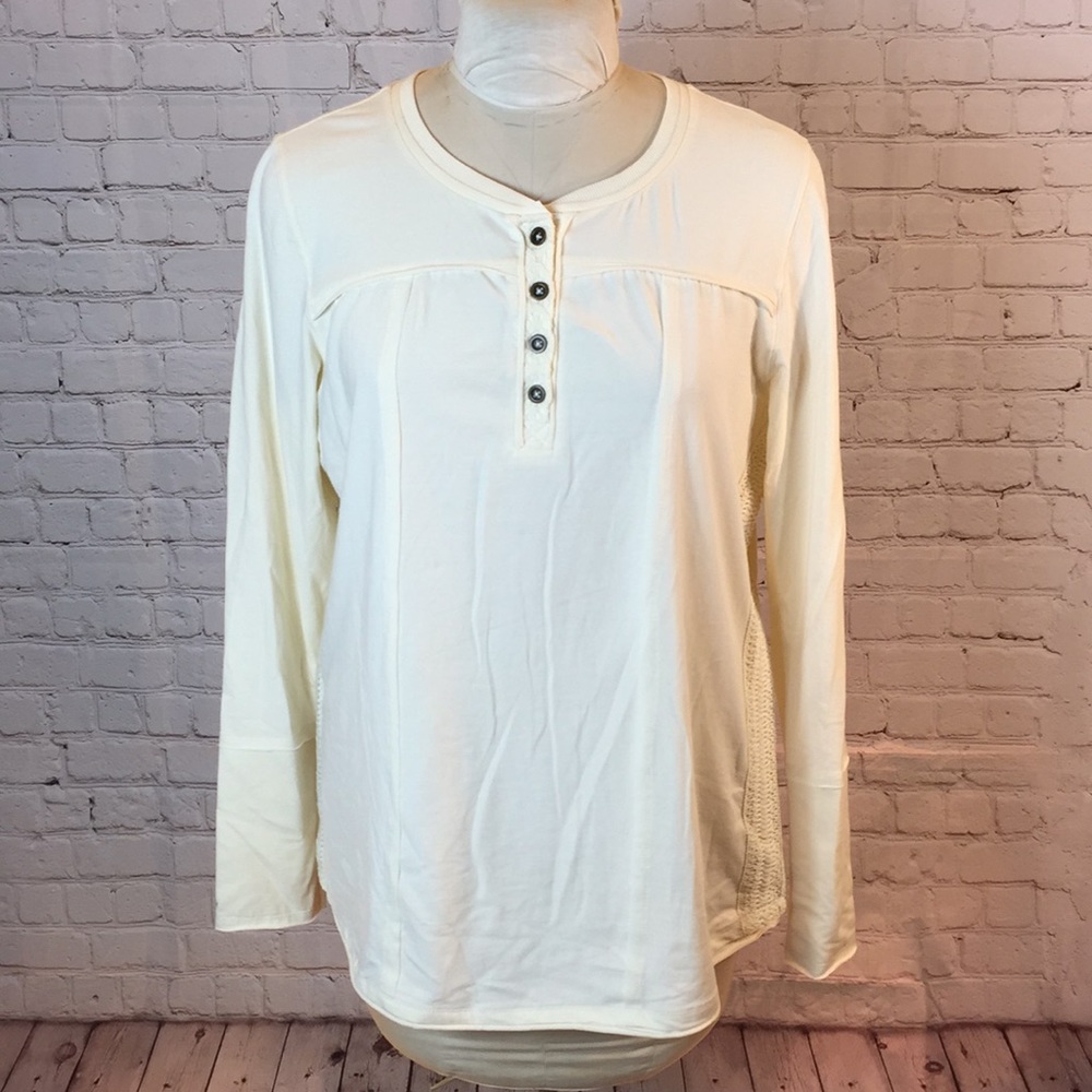 NWT DE Collection cream button pullover top w lace